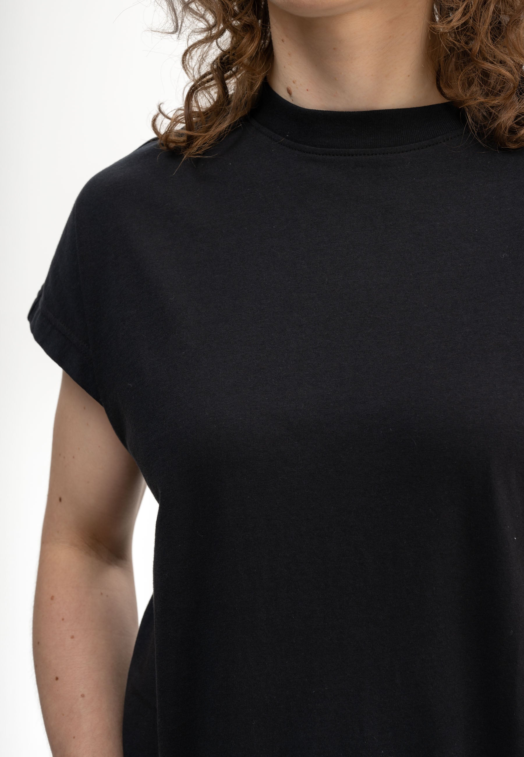 #Farbe_schwarz (black)