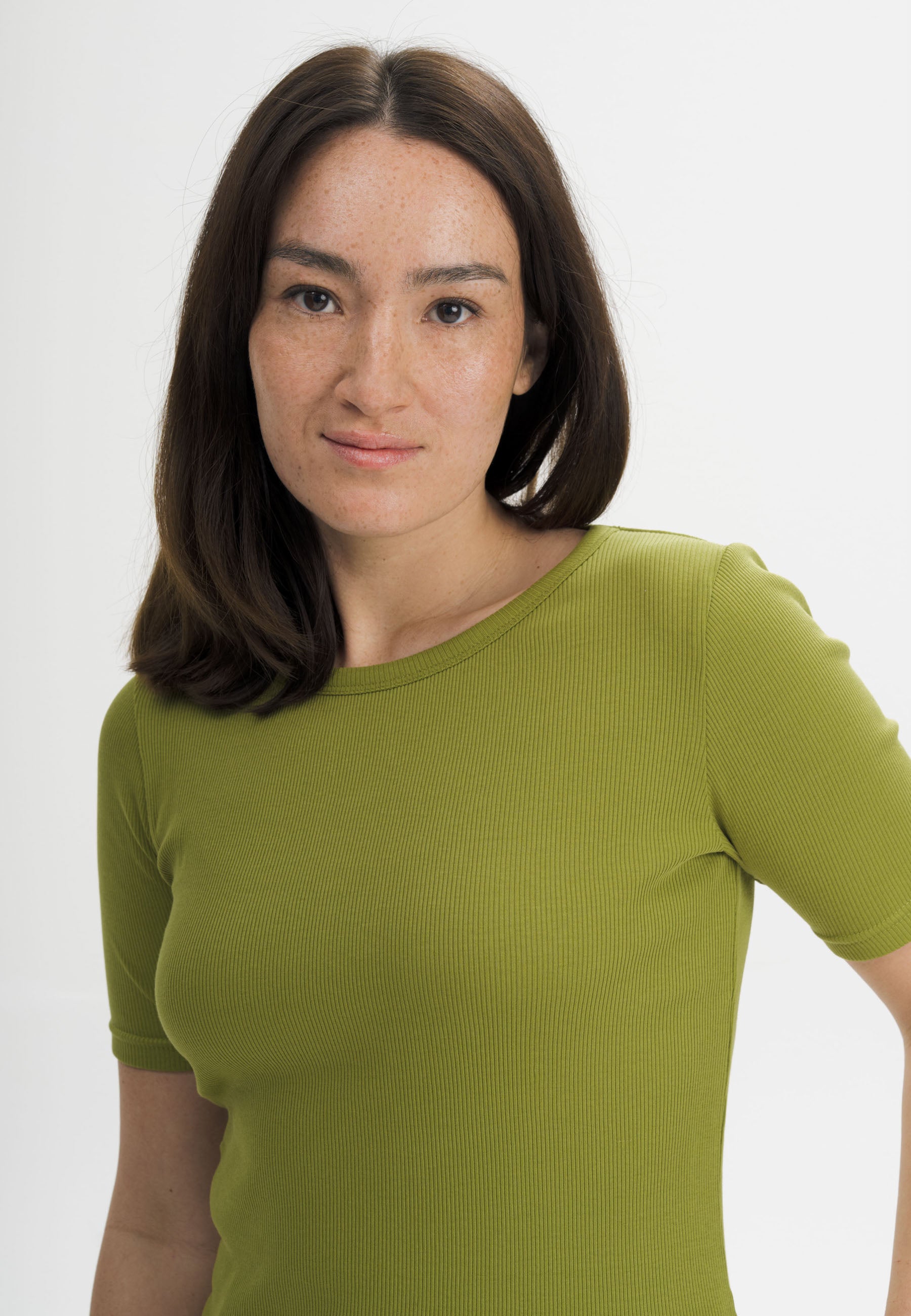#Farbe_golden green