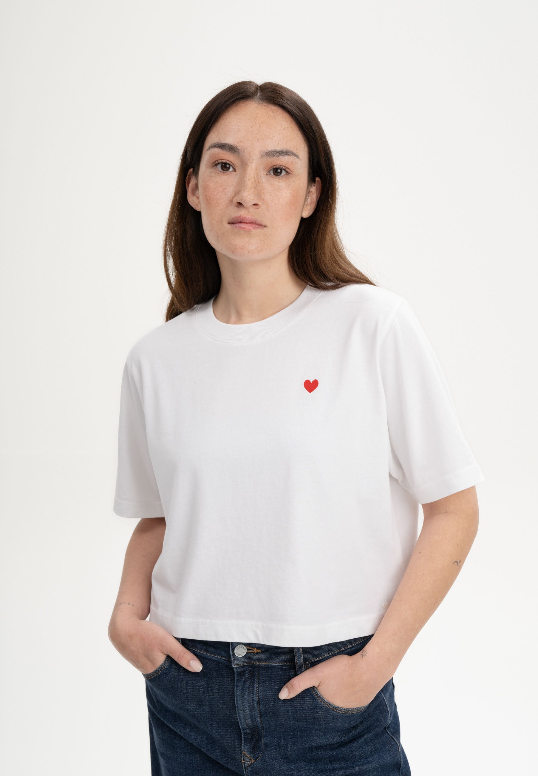 Bundle Cropped T-Shirt Joshna Stickerei + Gerippte Socken Stickerei 2 Paare
